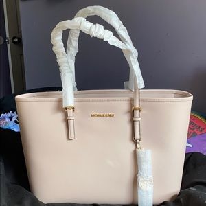 Michael Kors jet set medium zip travel tote